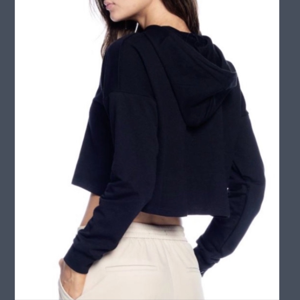 **BLACK** Pullover Cropped Hoodie
